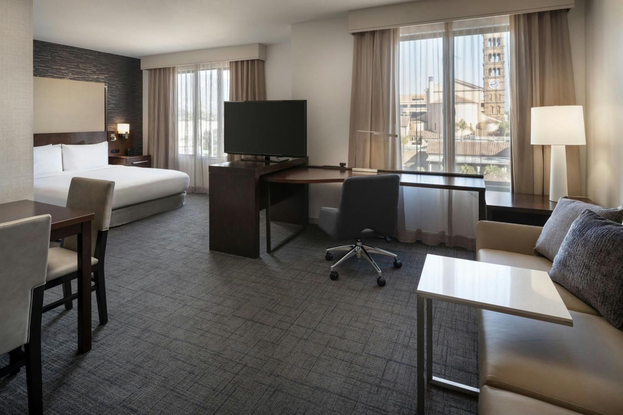 By Marriott Angeles Pasadena/old Town Hotel Pasadena