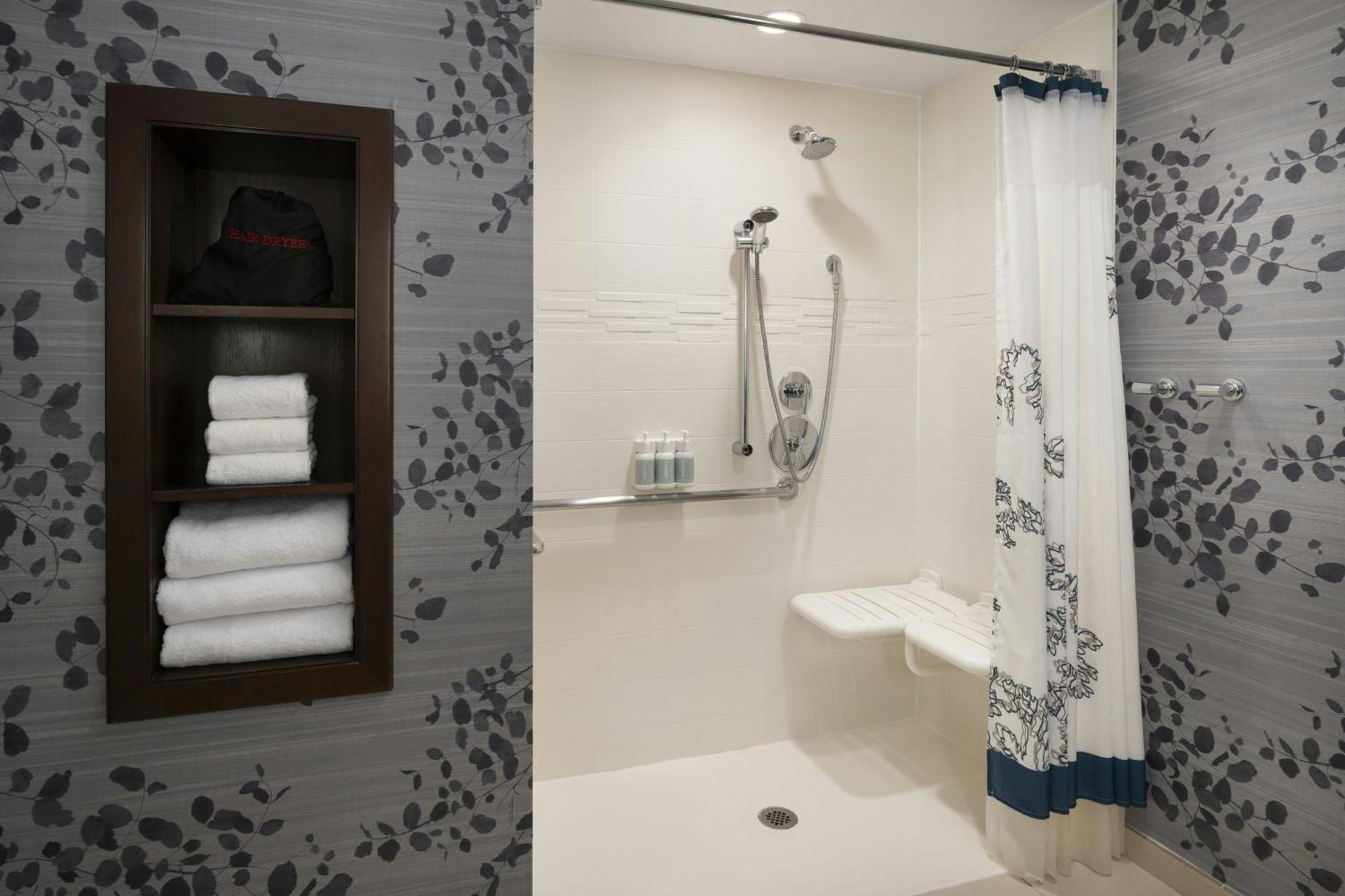 By Marriott Angeles Pasadena/old Town 3*